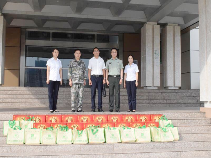 信泰慰問(wèn)暖人心，軍民建設(shè)一家親
