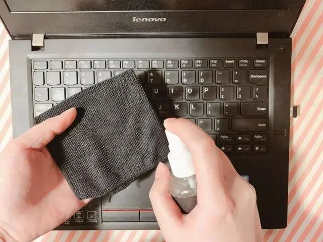 【一記居家】住手！不要再用酒精清潔電腦、手機(jī)屏幕，否則……
